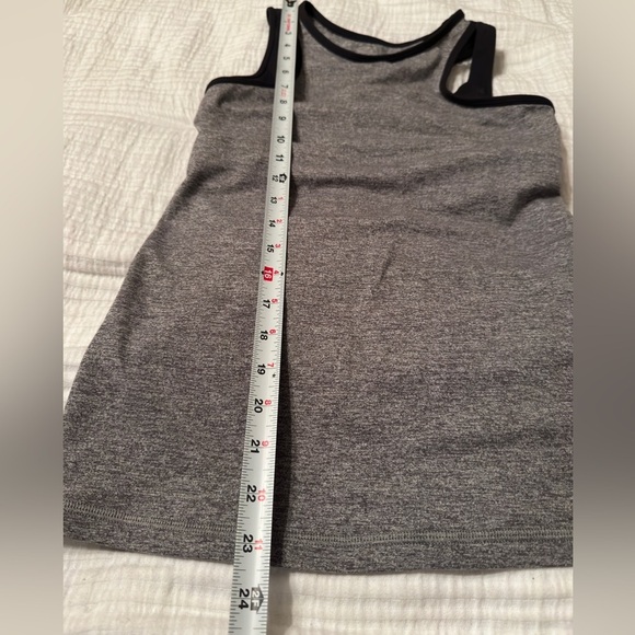 Lululemon Inspiration Tank - Size 6 - Picture 12 of 12